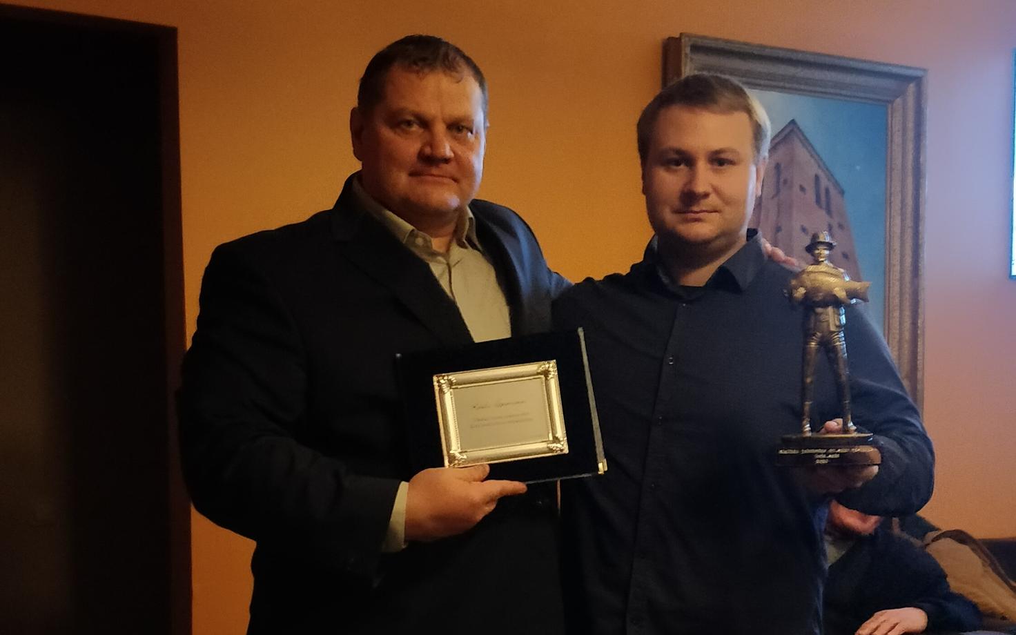Eesti Jõutõsteliidu presidendiks sai Alexander Andrusenko, kes on fotol koos eelmise presidendi Kaido Leesmanniga