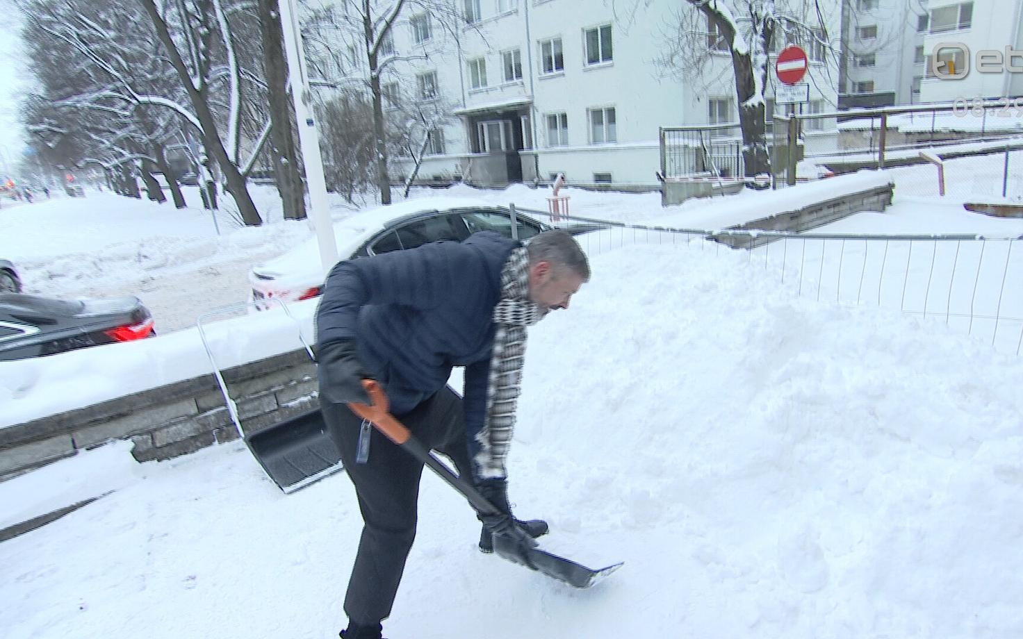 Уборка снега. Иллюстративное фото.