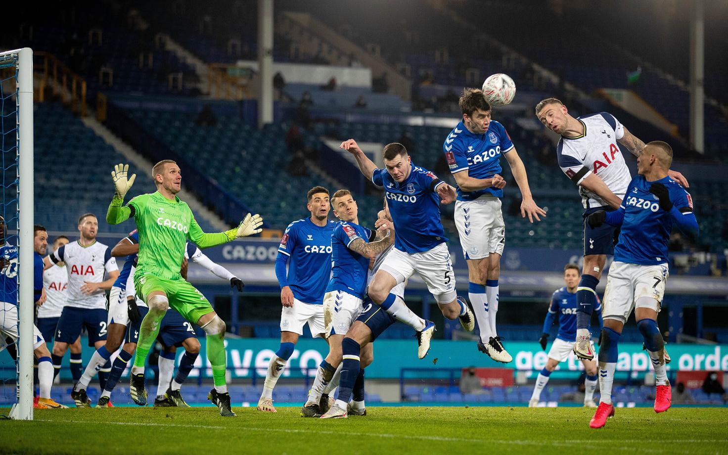 Inglismaa jalgpallikarikasarja kohtumine Evertoni ja Tottenhami vahel