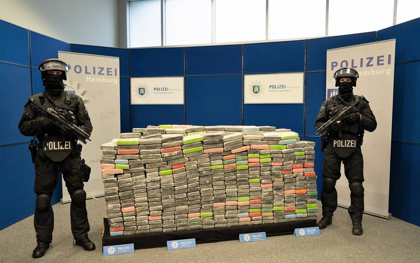 Saksa politseinikud 2018. aastal avastatud ühe tonni kokaiiniga.