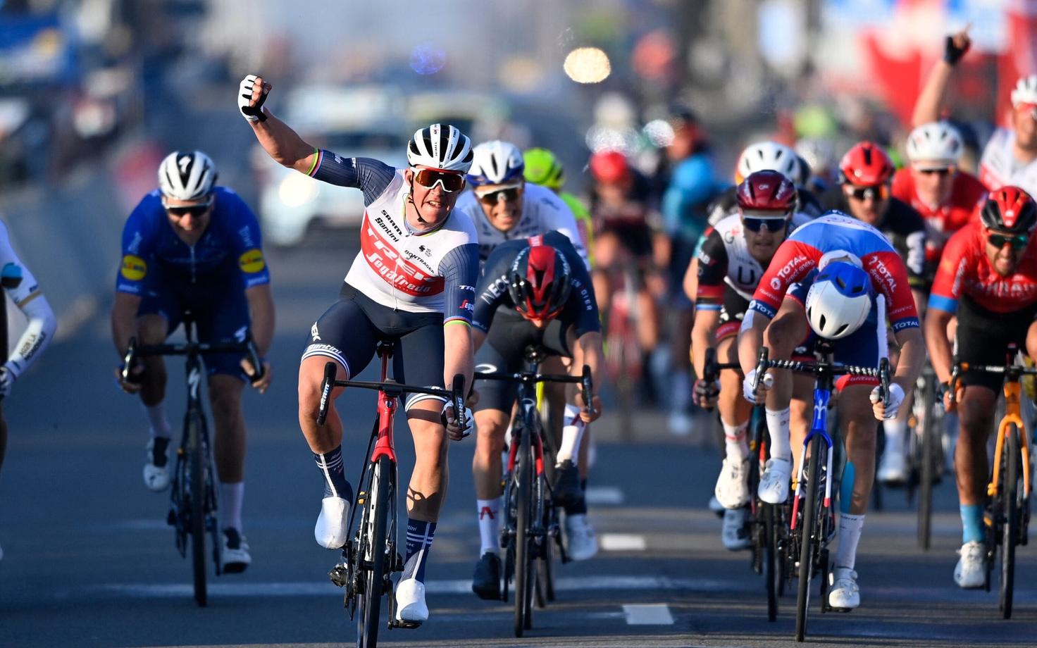 Mads Pedersen võitis veenvalt grupifinišiga lõppenud Belgia ühepäevasõidu Kuurne - Brüssel - Kuurne