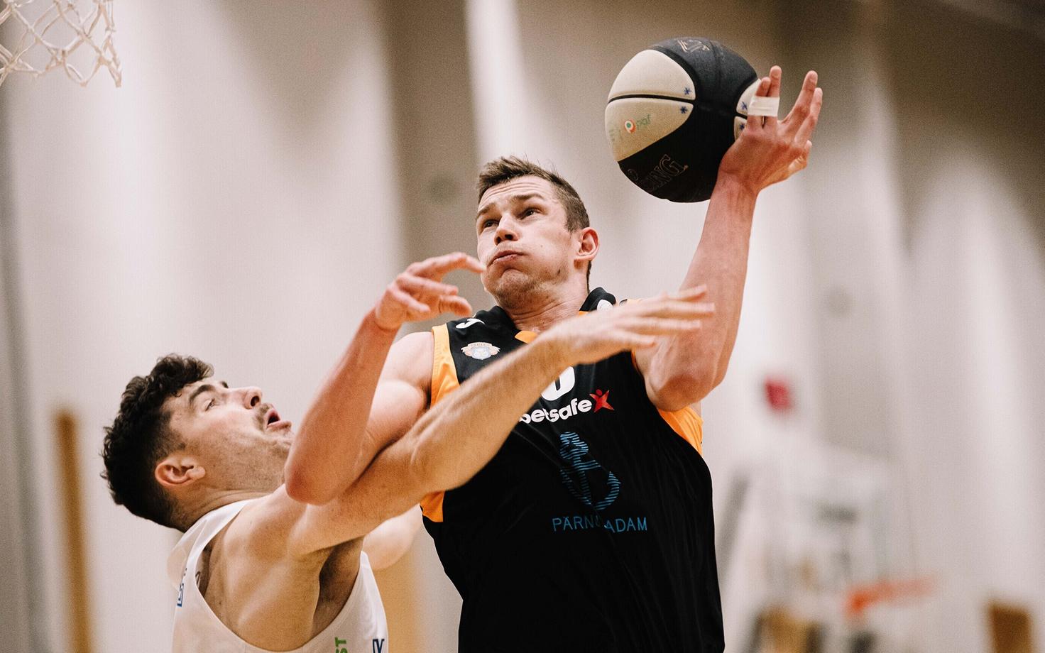 Pärnu Sadama mängija Mihkel Kirves kohtumises Tallinna Kalev/TLÜ vastu