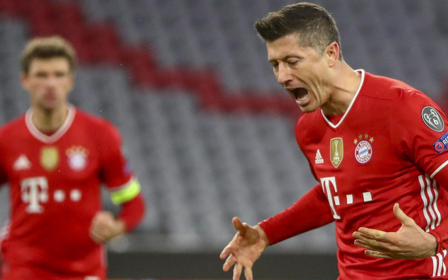 Robert Lewandowski tähistamas Rooma Laziole löödud väravat