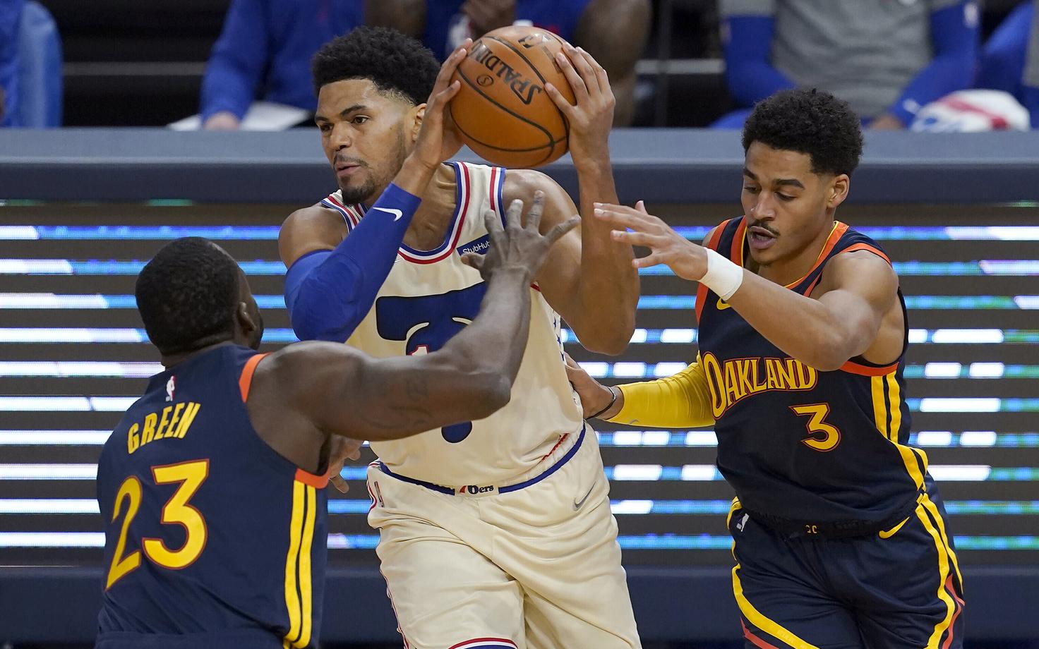 Tobias Harris Golden State Warriorsi mängijate piiramisrõngas.