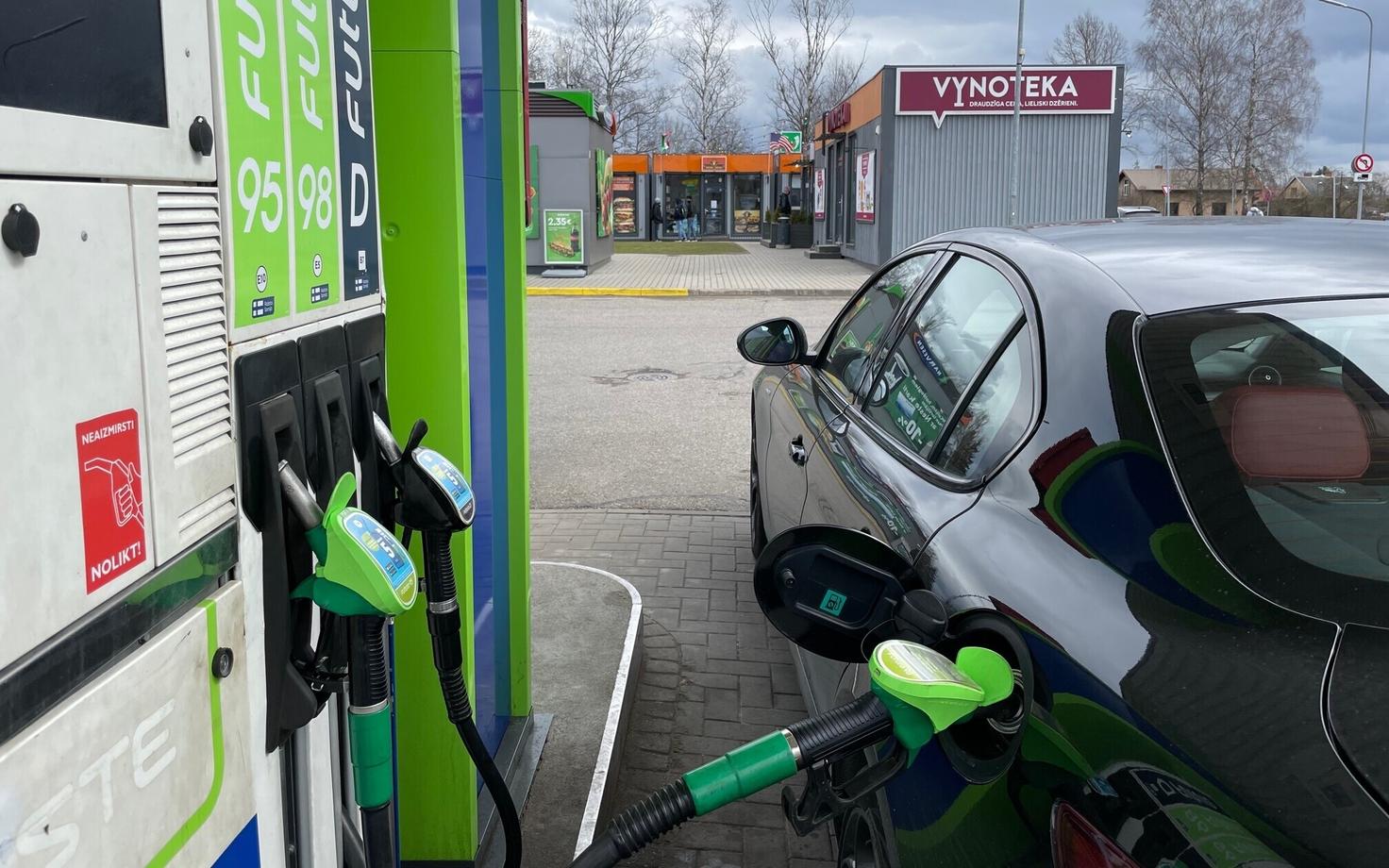 Neste tankla Lätis Adažis.