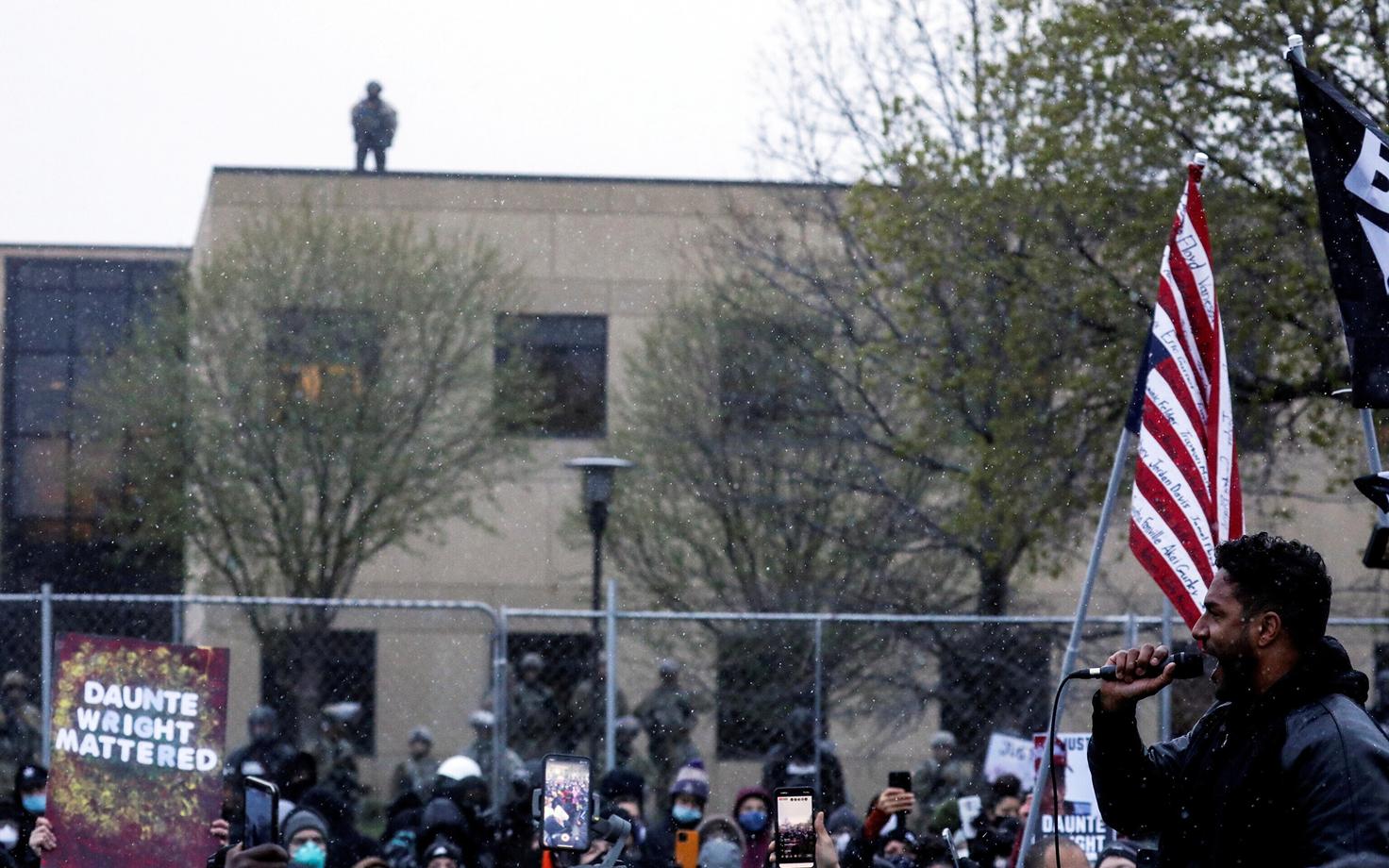 Protestid Brooklyn Centeri politseijaoskonna ees