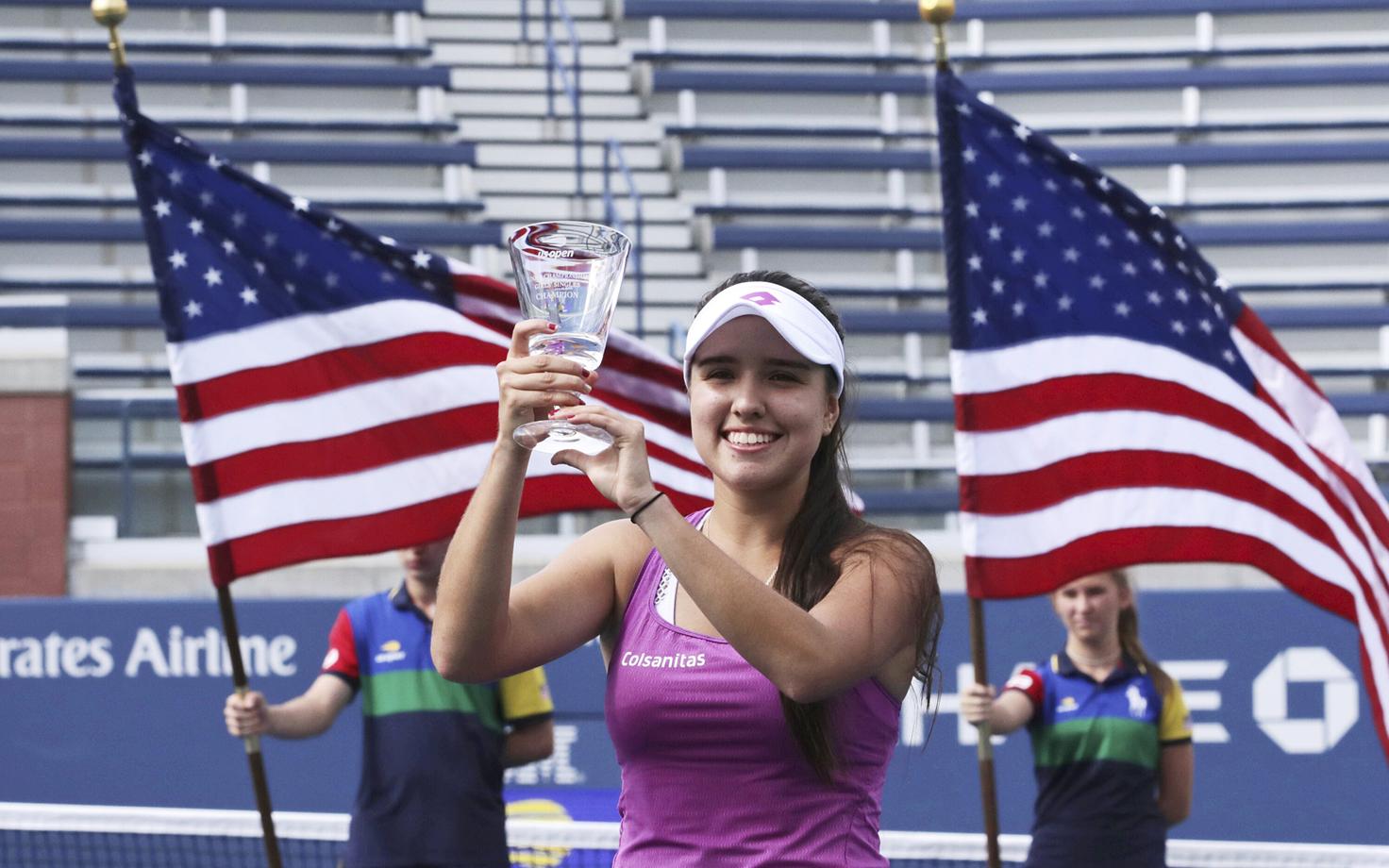 Maria Camila Osorio Serrano 2019. aasta US Openi tüdrukute trofeega