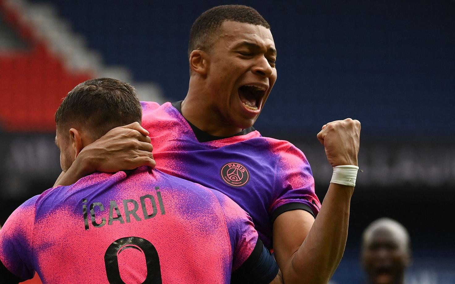 Kylian Mbappe ja Mauro Icardi PSG võiduväravat tähistamas