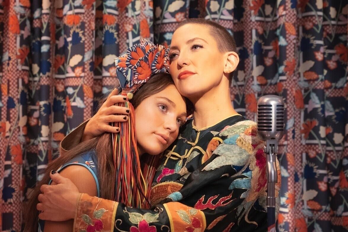 Maddie Ziegler ja Kate Hudson filmis
