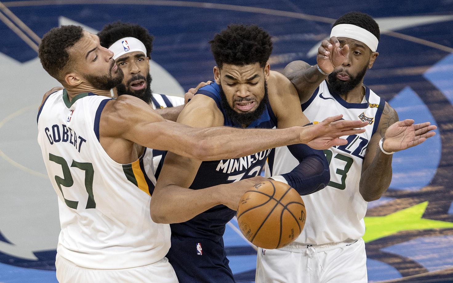 Rudy Gobert (27) tegemas Karl-Anthony Townsi (32) vastu viga