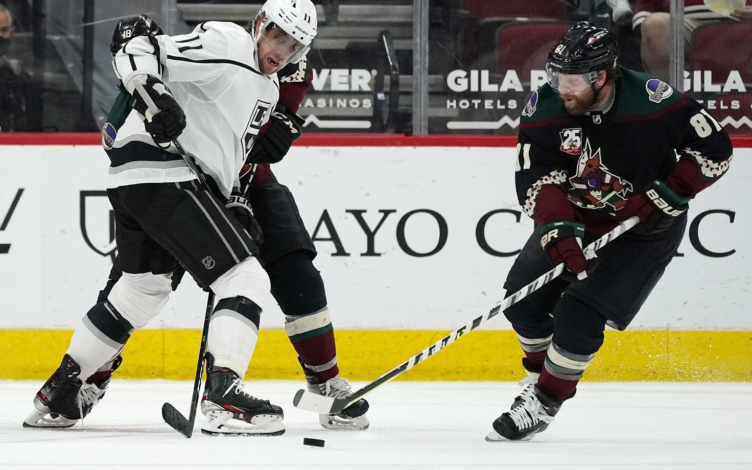 Anze Kopitar (valges).