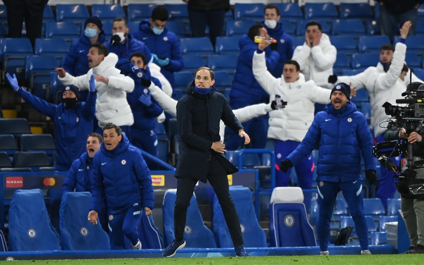 Thomas Tuchel (keskel) Chelsea võitu tähistamas