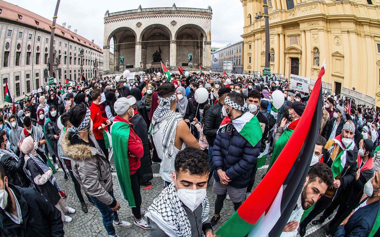 Palestiinameelne meeleavaldus Müncheni kesklinnas 11. mail.