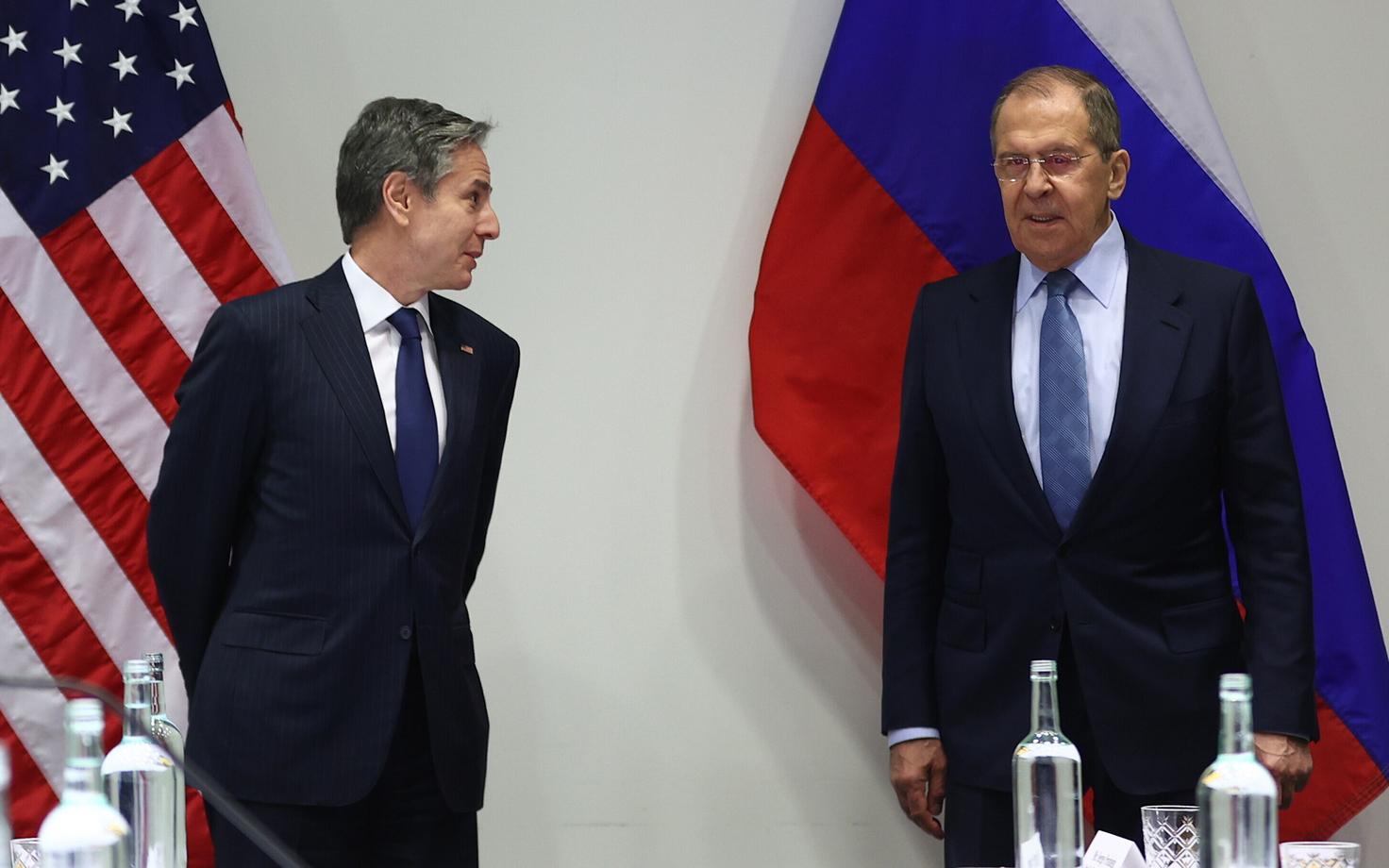 Antony Blinken ja Sergei Lavrov Reykvaviki kohtumisel.