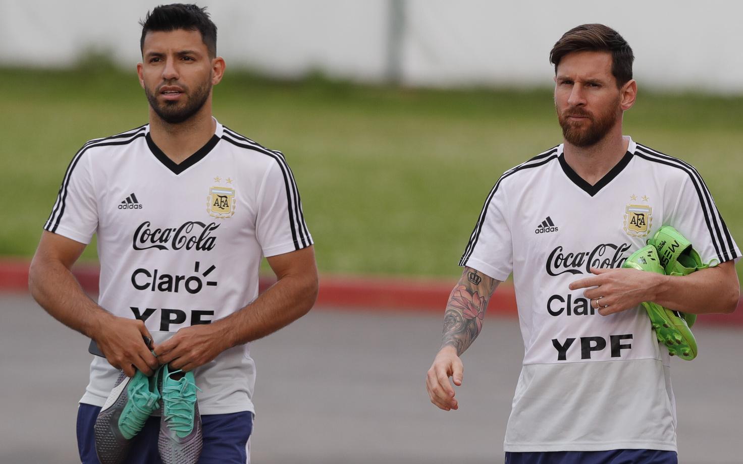 Sergio Agüero (vasakul) ja Lionel Messi