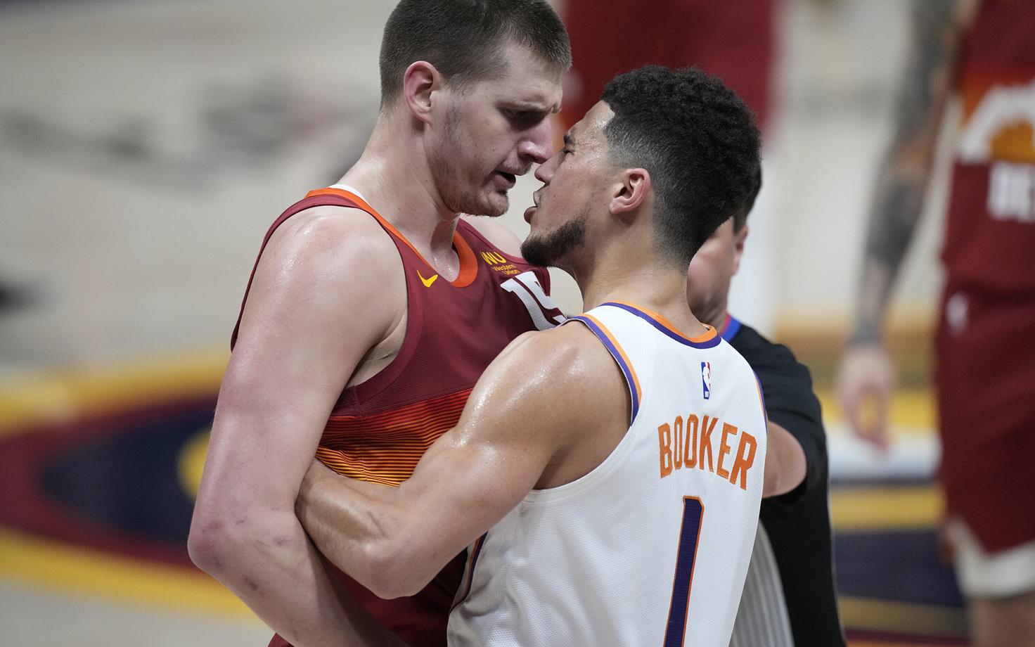 Nikola Jokic ja Devin Booker