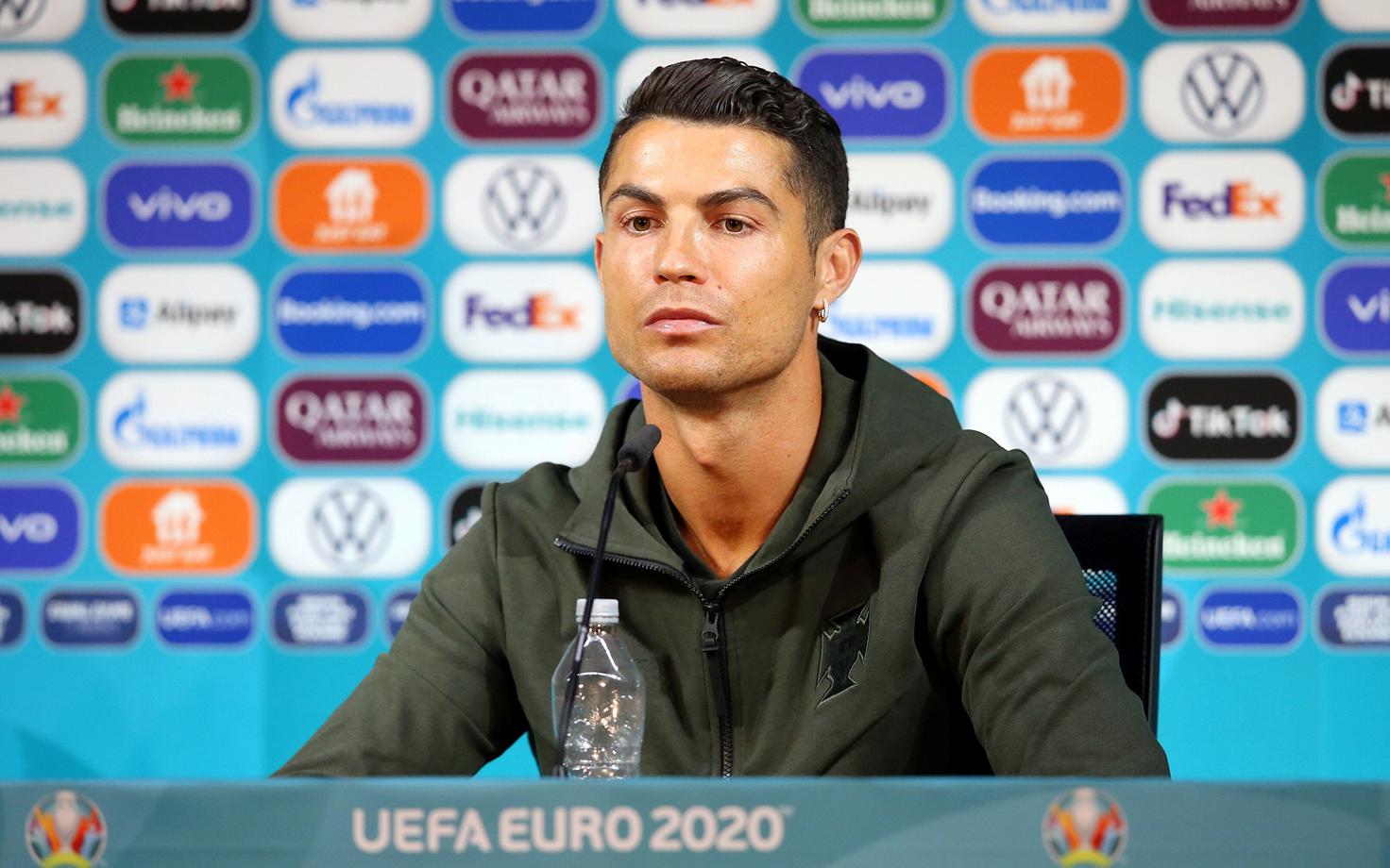 Cristiano Ronaldo pressikonverentsil Budapestis.