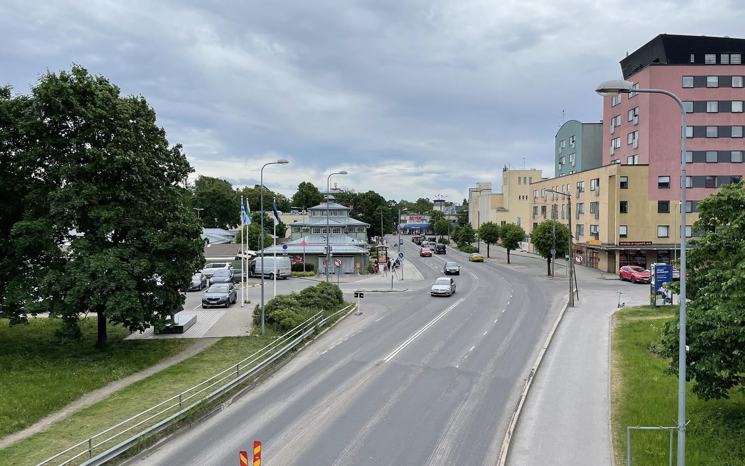 Vaade Nõmme keskusele Ehitajate tee jalakäijate sillalt.