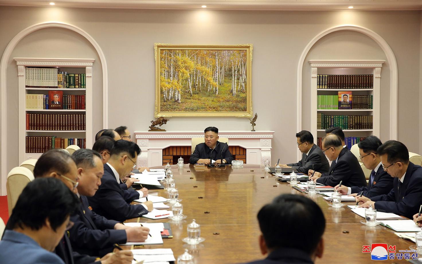 Kim Jong-un Töölispartei keskkomitee istungil.
