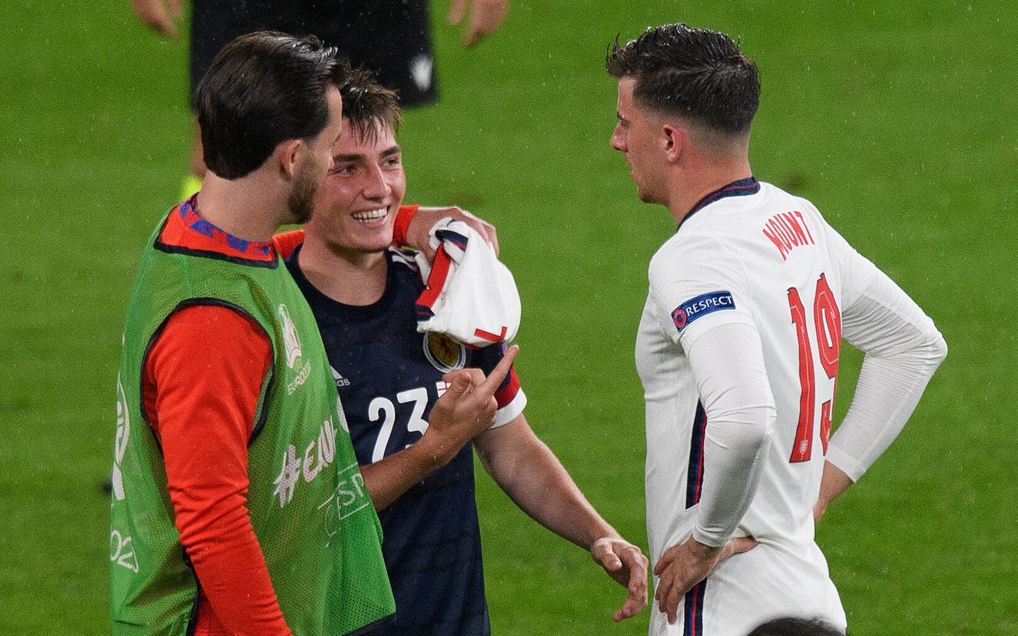 Chilwell, Gilmour ja Mount suhtlemas pärast mängu