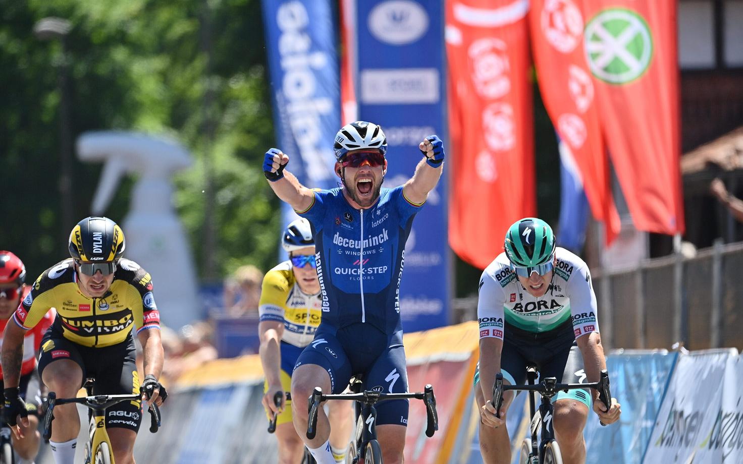 Mark Cavendish võitu tähistamas