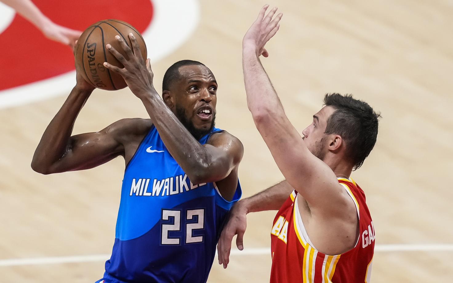 Khris Middleton (Milwaukee) ja Danilo Gallinari (Atlanta)