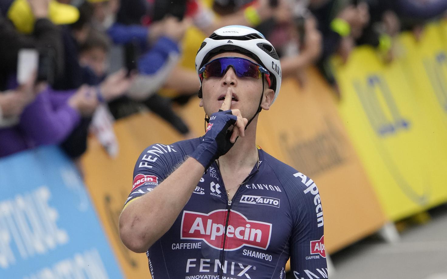 Tim Merlier Tour de France'i kolmanda etapi võitu tähistamas