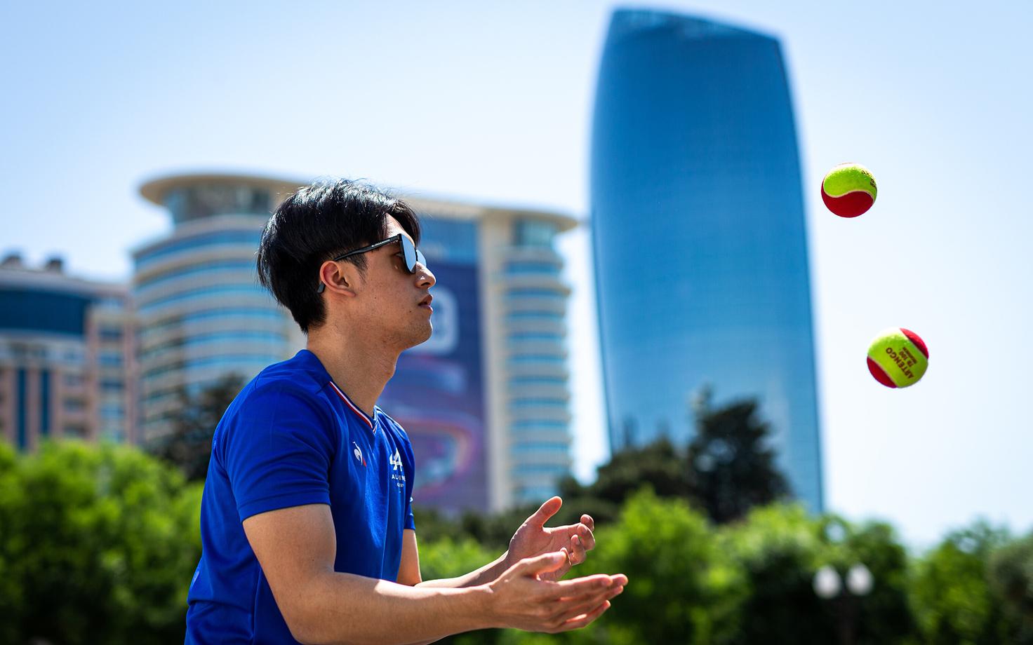 Guanyu Zhou Aserbaidžaani GP-l