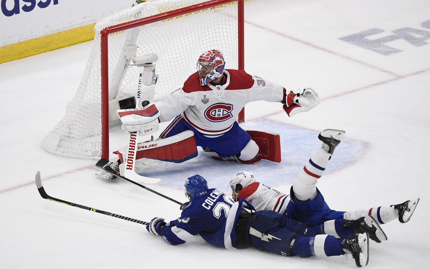 Blake Coleman'i (sinises) sukelduv värav viis Tampa Bay juhtima.