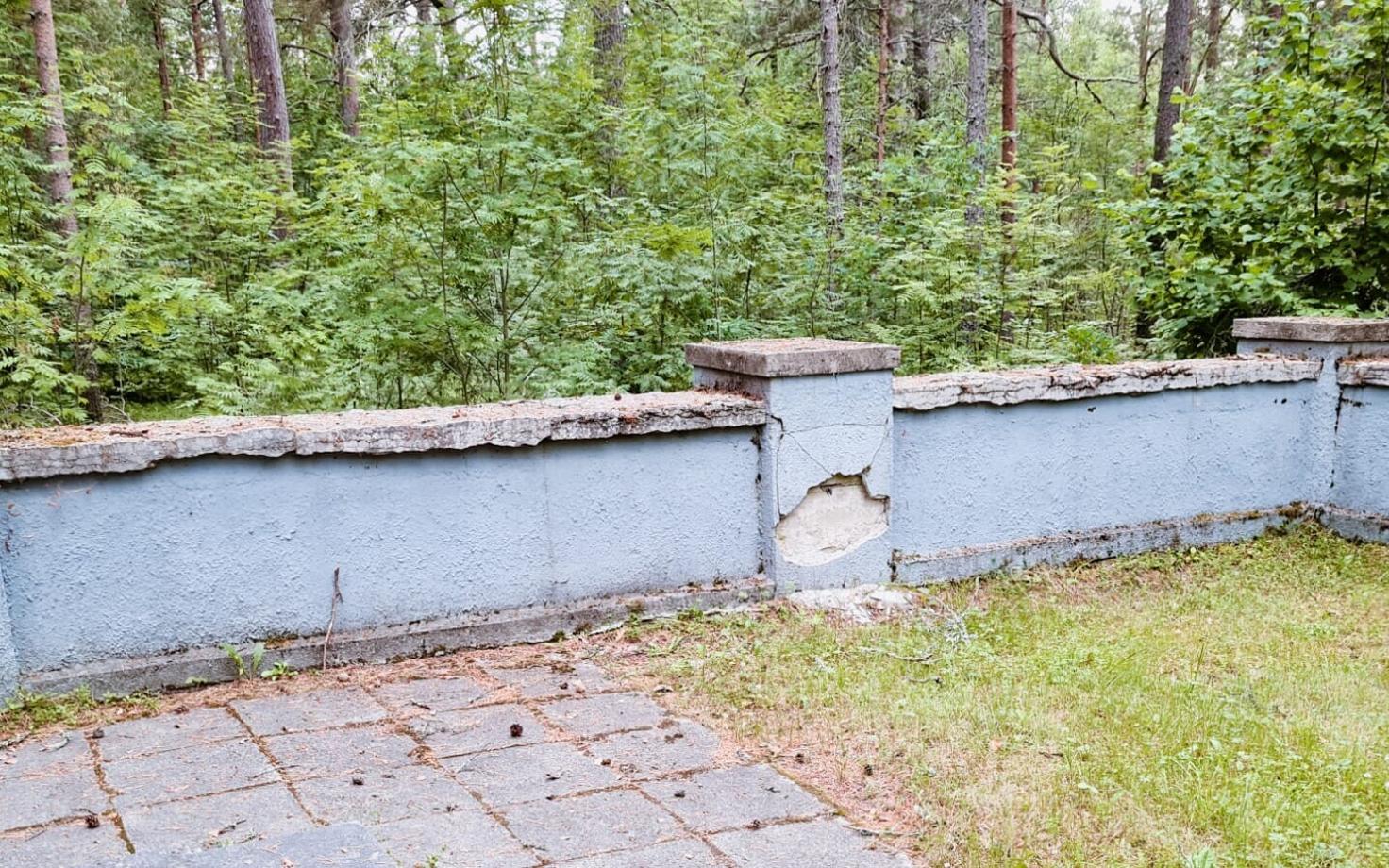 Клоогаский мемориал и внешняя экспозиция Исторического музея пострадали в результате шторма.