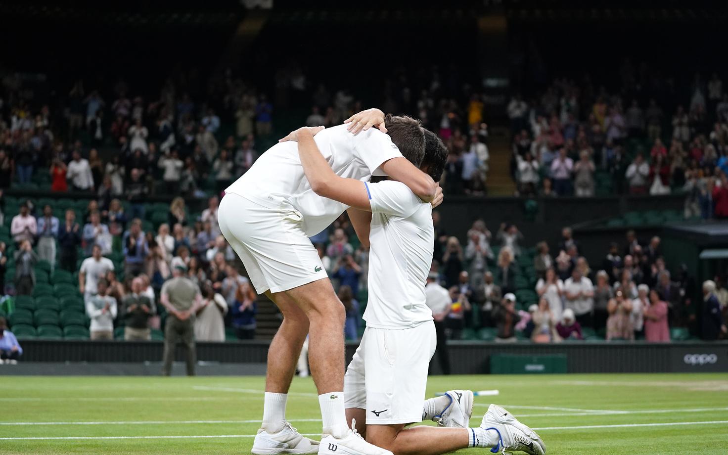 Mate Pavic (vasakul) ja Nikola Mektic (paremal) Wimbledonis triumfeerimas