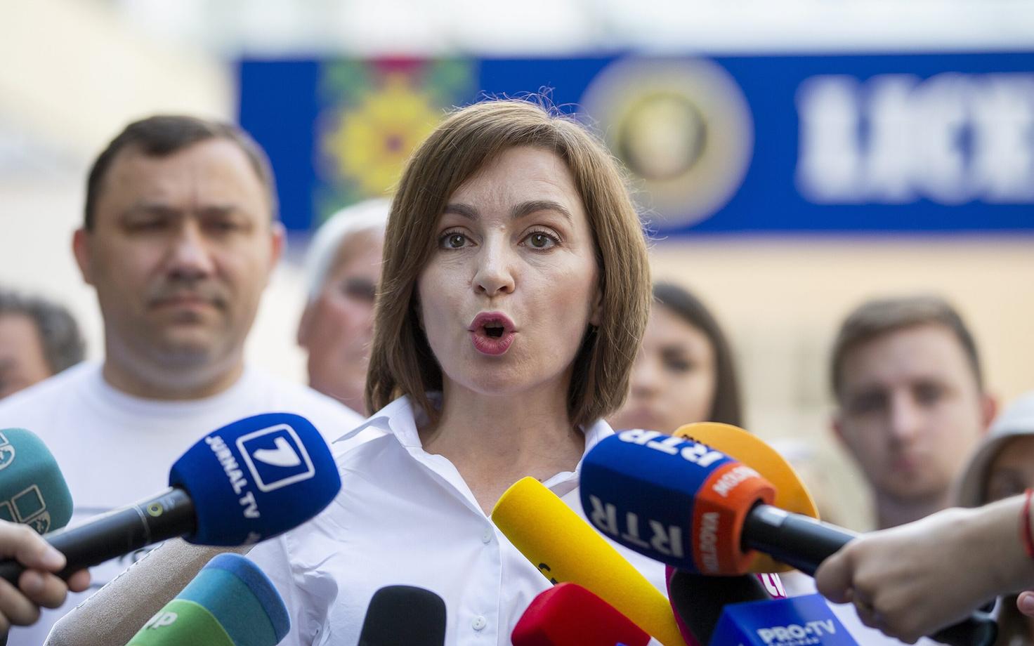 Maia Sandu valimisjaoskonnas.
