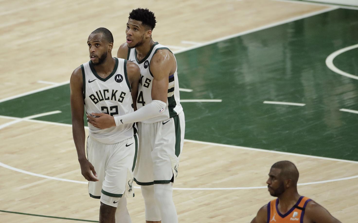 Khris Middleton (vasakul) ja Giannis Antetokounmpo.
