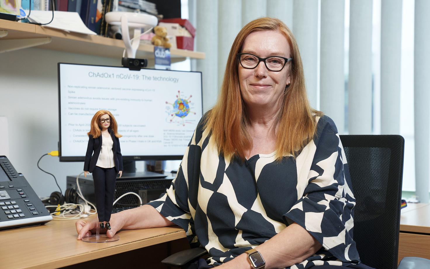 AstraZeneca koroonavaktsiini loonud teadlasest tehti Barbie-nukk