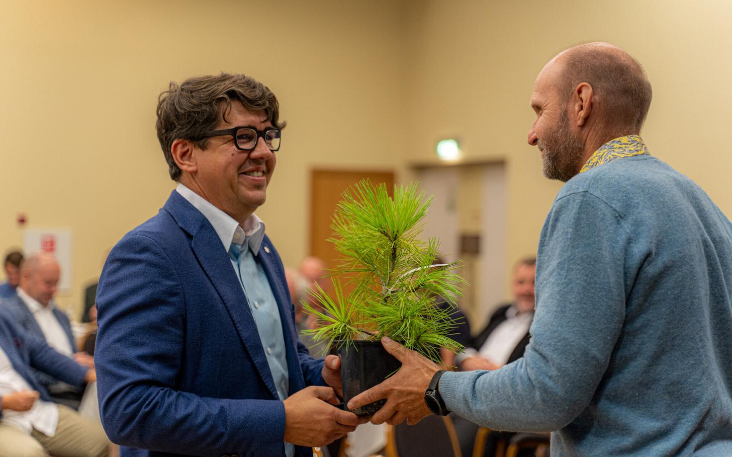 Isamaa peasekretärina jätkab Priit Sibul.