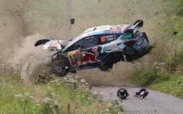 Adrien Fourmaux pidi Belgia ralli avapäeval katkestama, kui sattus õnnetusse.