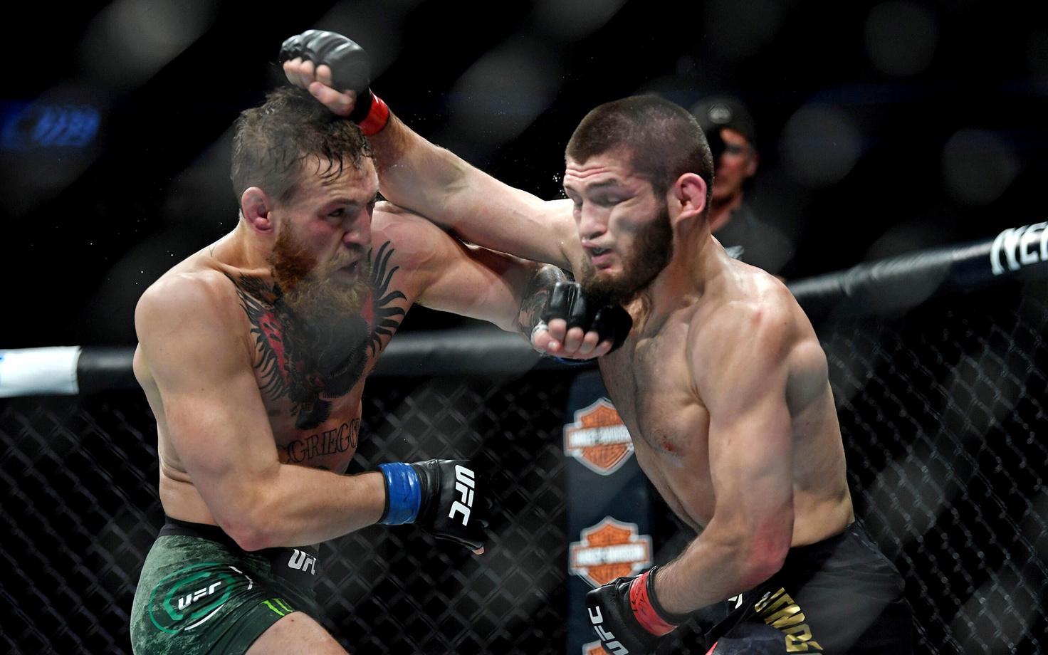 Khabib Nurmagomedov (paremal)