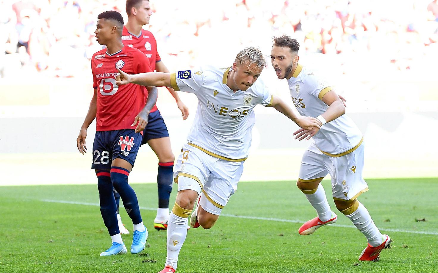 Kasper Dolberg Lille'ile löödud väravat tähistamas