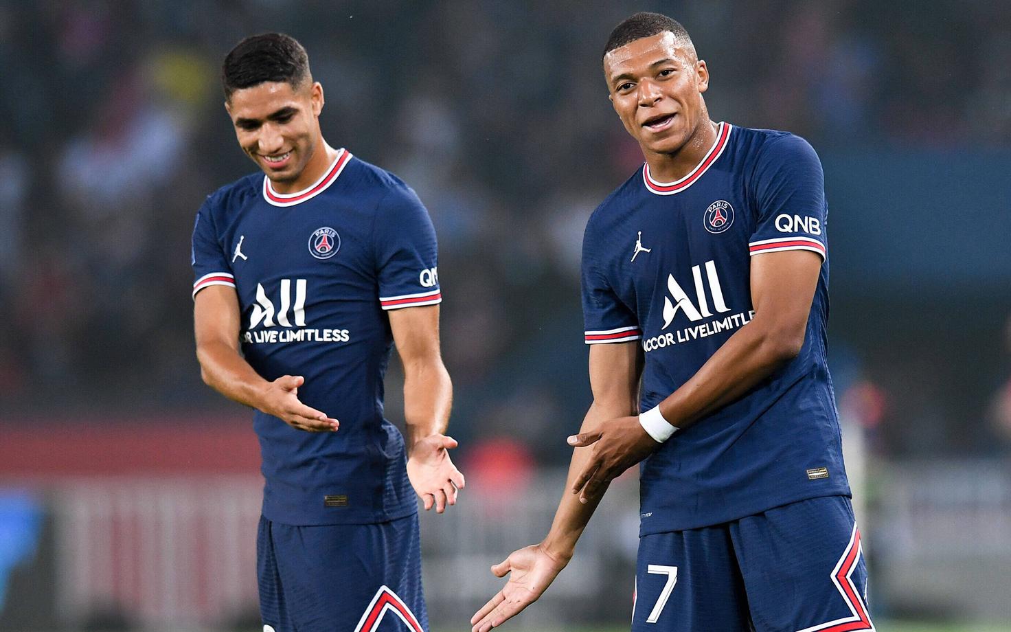 Achraf Hakimi ja Kylian Mbappe väravat tähistamas
