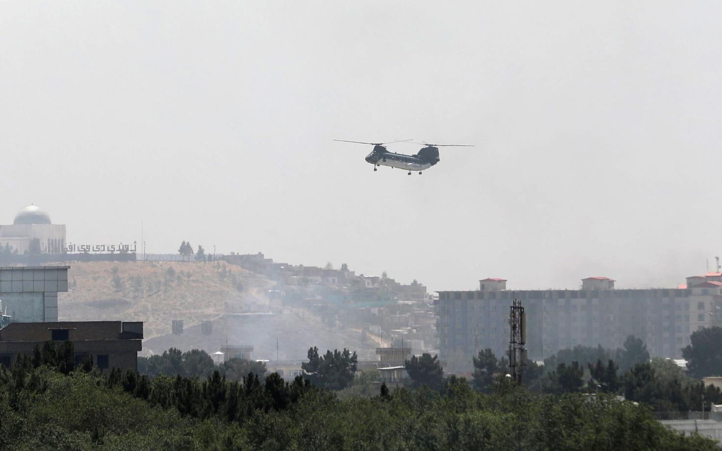 USA saatkonna evakuatsioon Kabulis suurte helikopteritega.