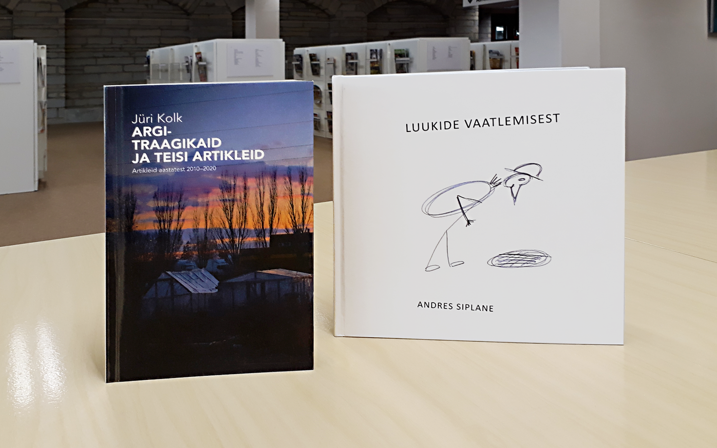 Jüri Kolk „Argitraagikaid ja teisi artikleid. Artikleid aastatest 2010 – 2020“ ja Andres Siplane „Luukide vaatlemisest“