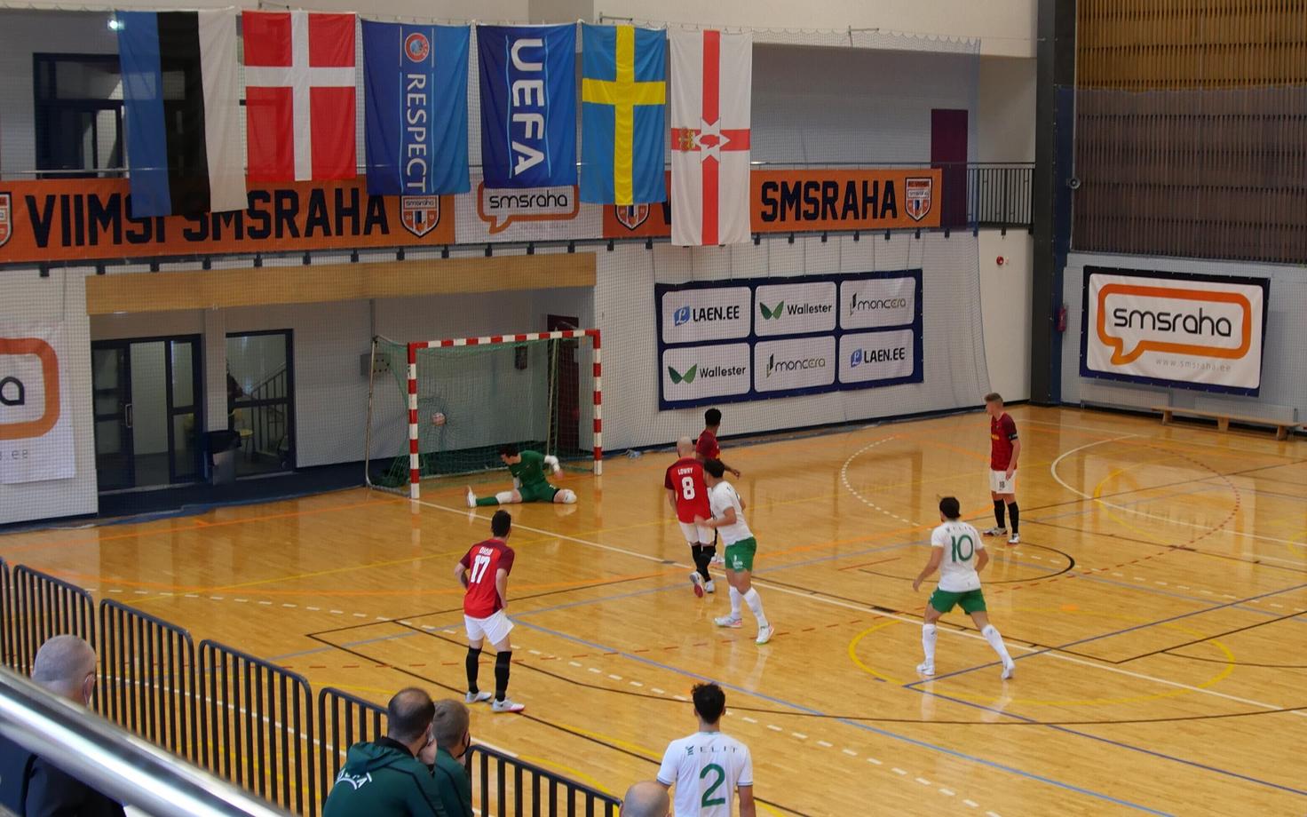 Hammarby IF FF (rohe-valgetes särkides) meeskond sai Viimsis alagrupivõidu.