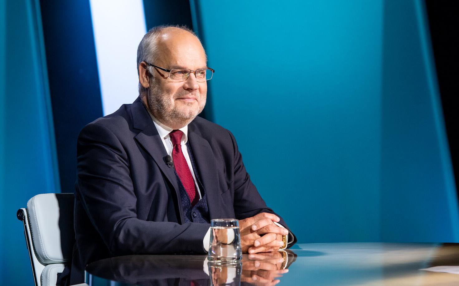 Кандидат в президенты Алар Карис.