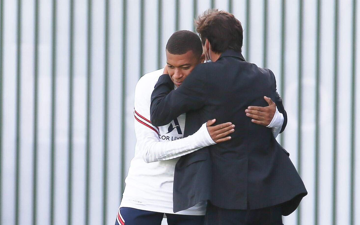 Kylian Mbappe PSG spordijuhi Leonardoga