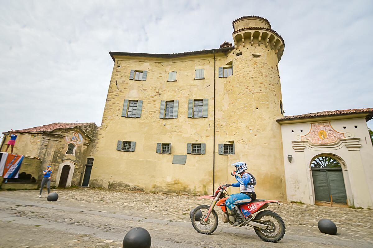 Elary Talu viinamarjaistanduses kulgenud enduro katsel ja ülesõidul Eesti fännide ees.