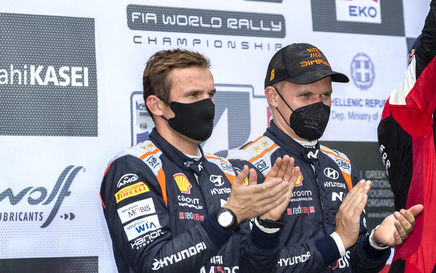 Martin Järveoja ja Ott Tänak Akropolise ralli pjedestaalil.