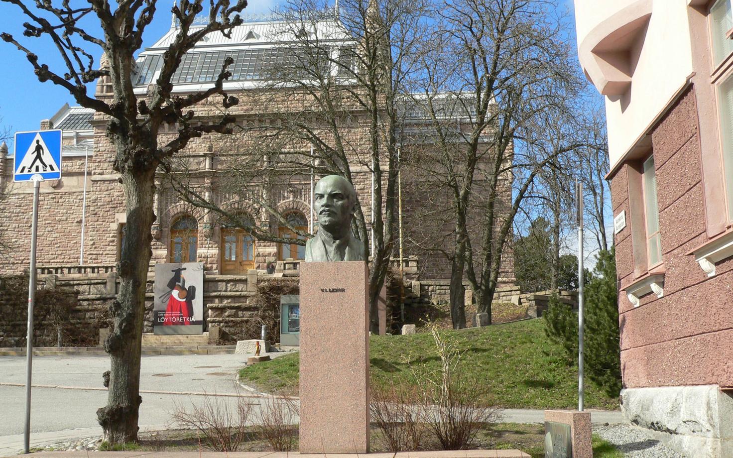 Памятник Ленину в Турку.