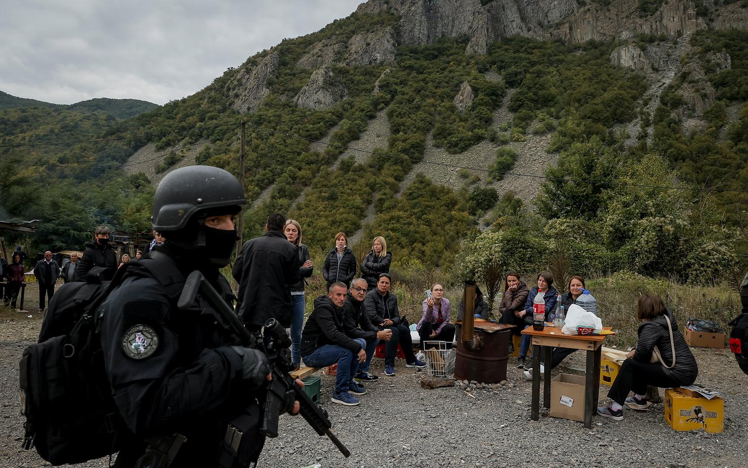 Kosovo serblased protesteerimas Sebia numbrimärkidega autode sisenemiskeelu vastu.