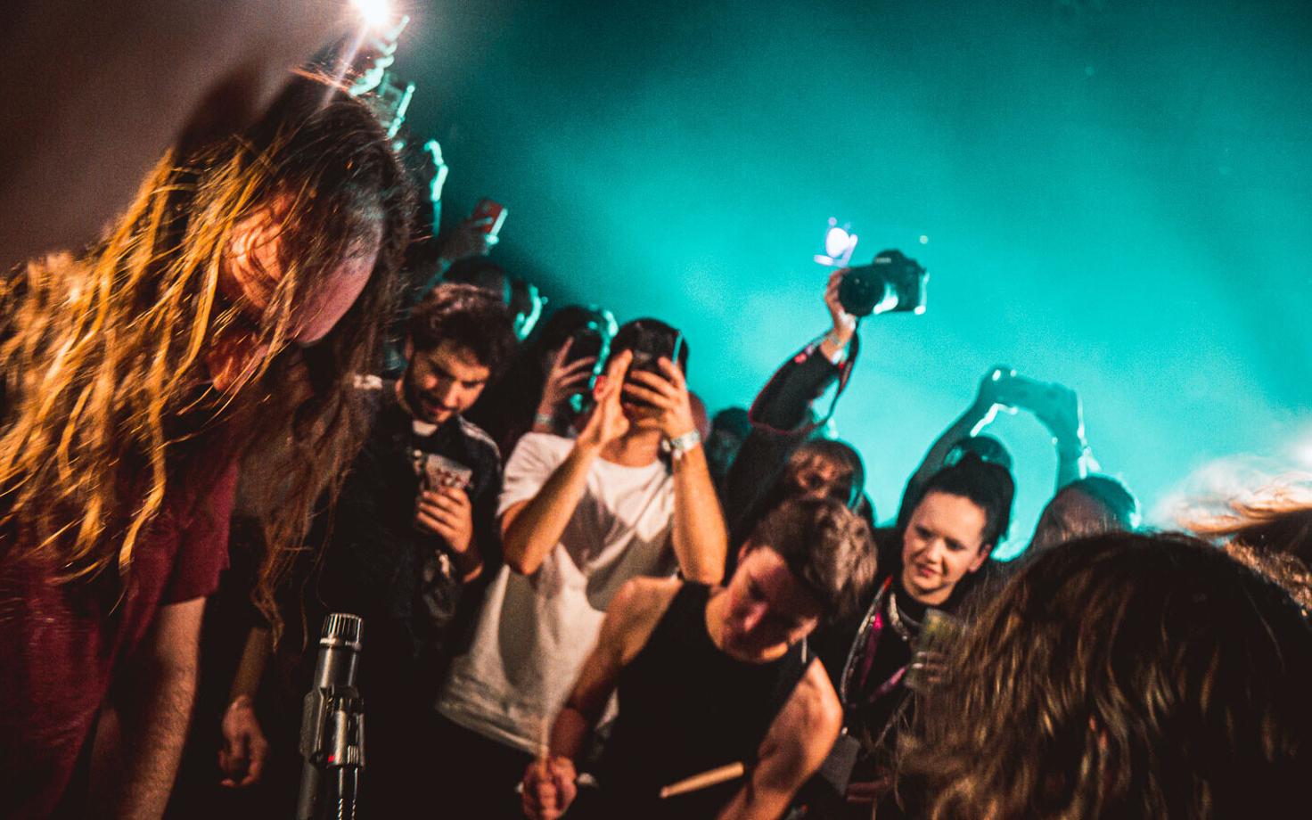 A Place To Bury Strangers näitas, kuidas muusikaline looming sünnib koha peal, publiku keskel ja seoses publikuga.