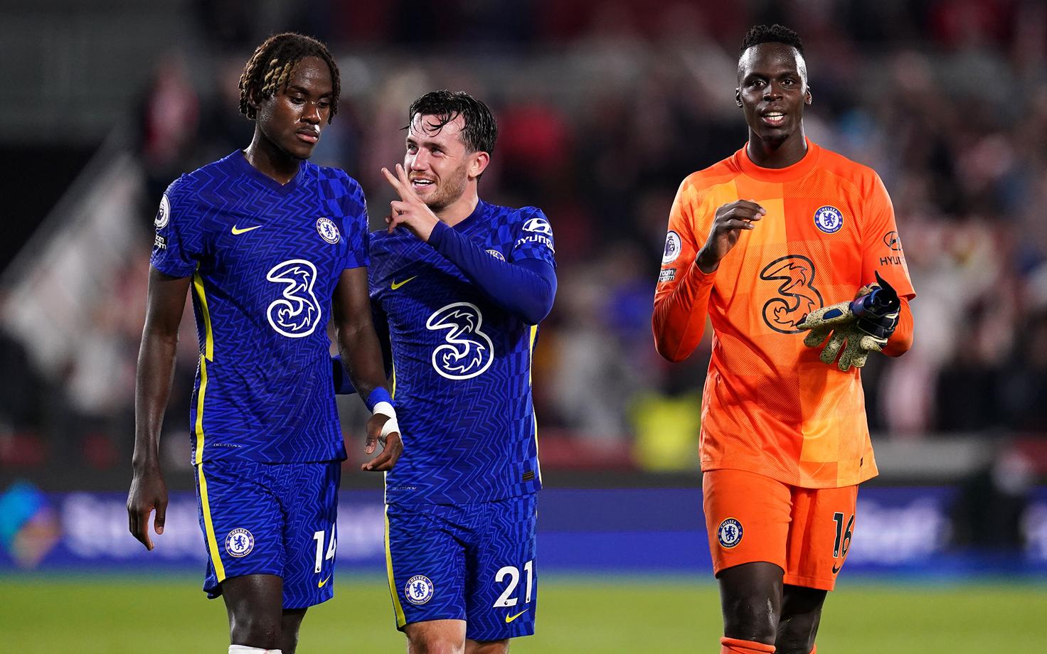 Londoni Chelsea'i mängijad tähistamas võitu Brentfordi üle
